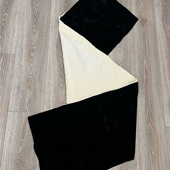Burberry Accessories - Vintage Burberry Black and Cream Viscose & Silk Shoulder Wrap Scarf
